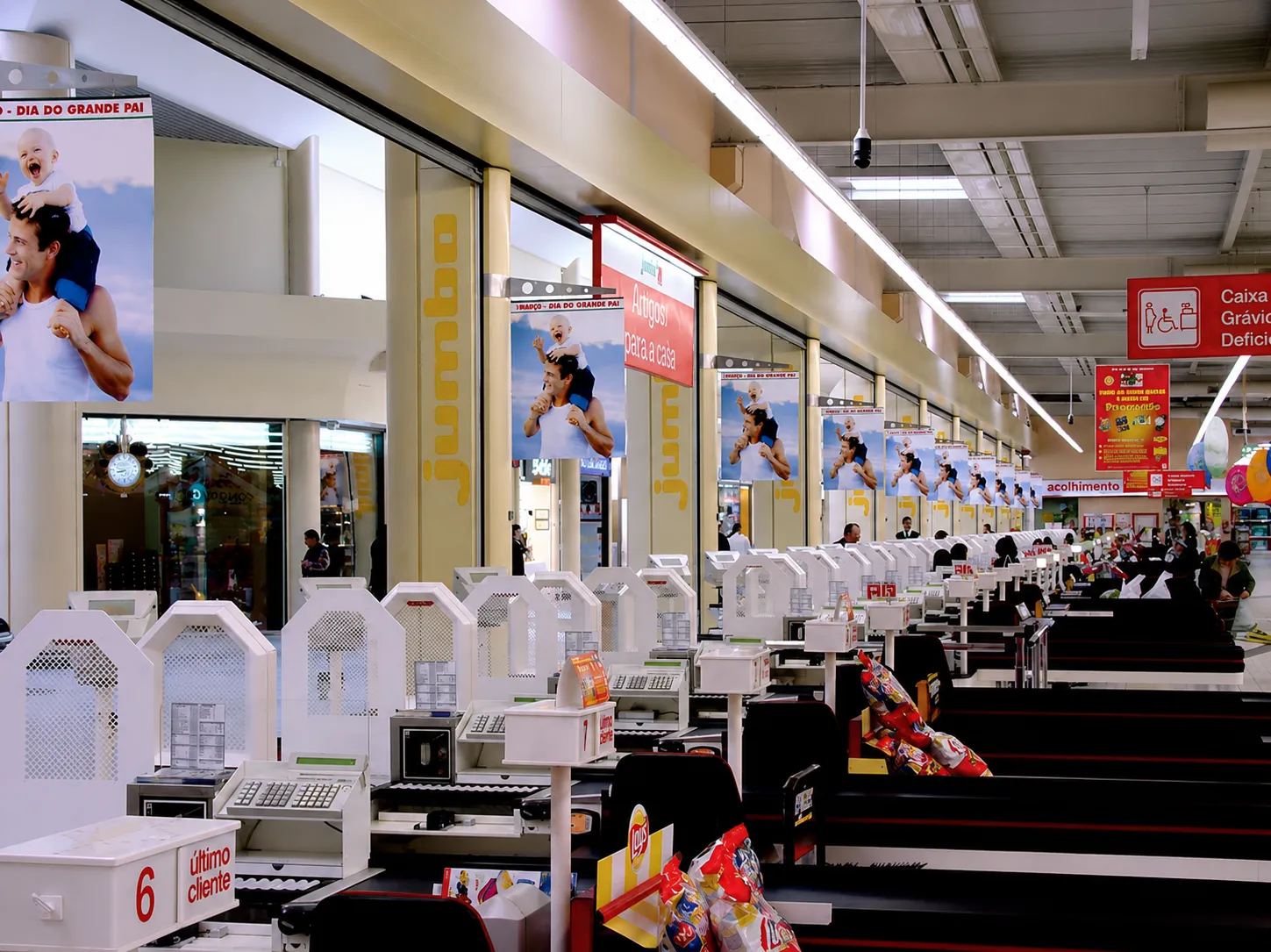 Grupo Auchan: Hipermercados Jumbo